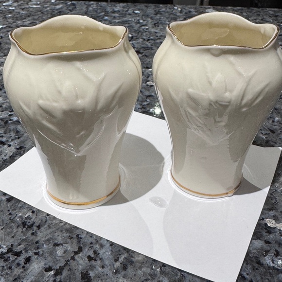 ☘️Vintage 2000’s Irish Belleek Butterfly Toy Spill 3 1/2” Tall Vases (set of 2) - Picture 16 of 16